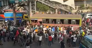 বনানীতে আইল্যান্ডে ধাক্কা বাসের, নিহত ২